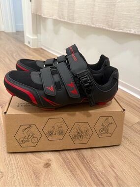 Men's Athletic Cycling Shoes in Black and Red - Secure Buckle Closure